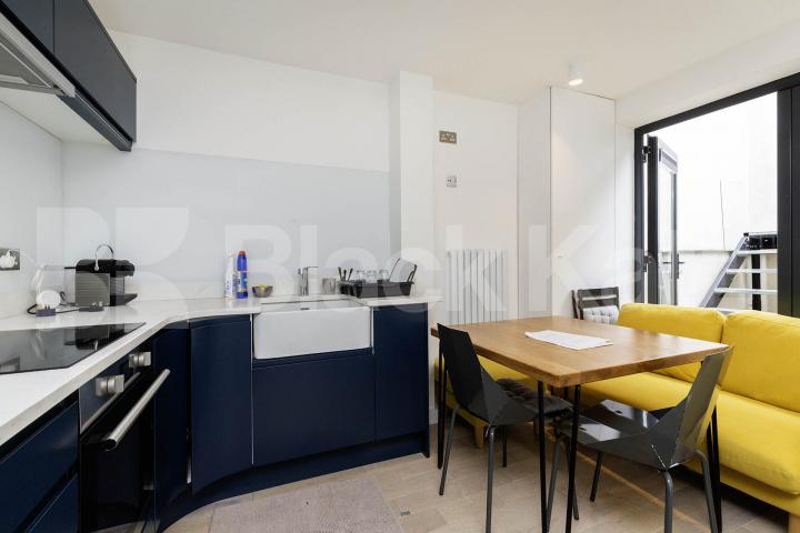 Stunning recently refurbished one bedroom close to Euston St Drummond Street, Camden / Euston